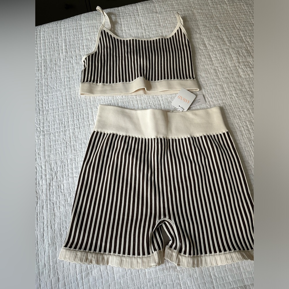 NWT 2pc stretchy set